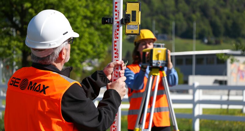 GeoMax Zone75 DG Laser Level Application On Rail