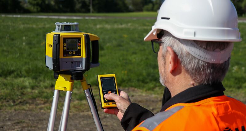 GeoMax Zone75 DG Laser Level Application with remote