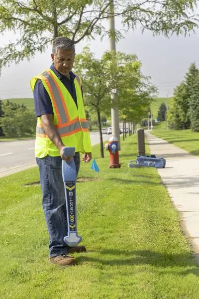 Schonstedt u-LOCATE Pipe and Cable Locator in the field