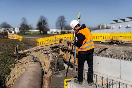 GeoMac Zenith06 Pro GNSS Receiver In The Field