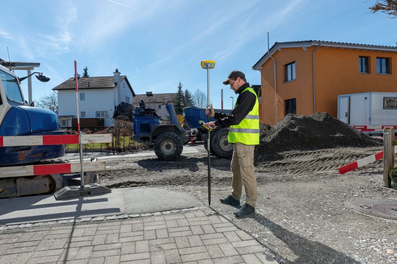 GeoMax Zenith16 GNSS Receiver In The Field