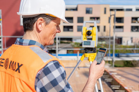 GeoMax Zoom10 Pro_and_X-PAD Ultimate on Android-supported smartphone