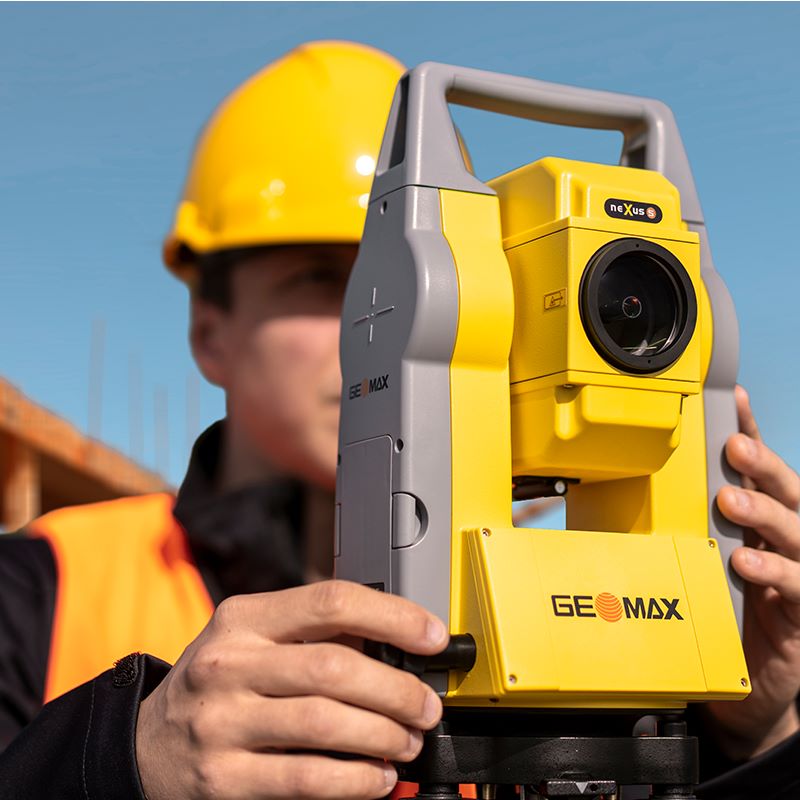 GeoMax Zoom45 Manual Total Station 6019163 In The Field