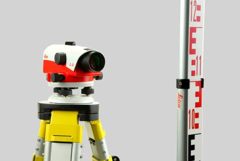 Leica NA700 Series Automatic Level Right View on tripod and Pole