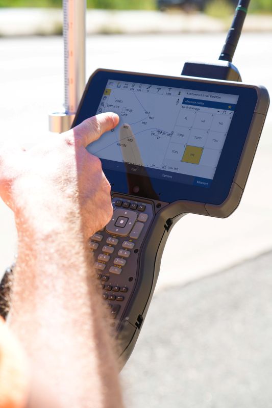 Spectra Geospatial Ranger 7 Data Collector Application In the field RG72-022-001