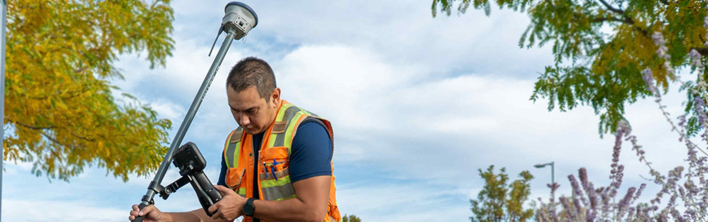 Spectra Geospatial SP100 GNSS Receiver